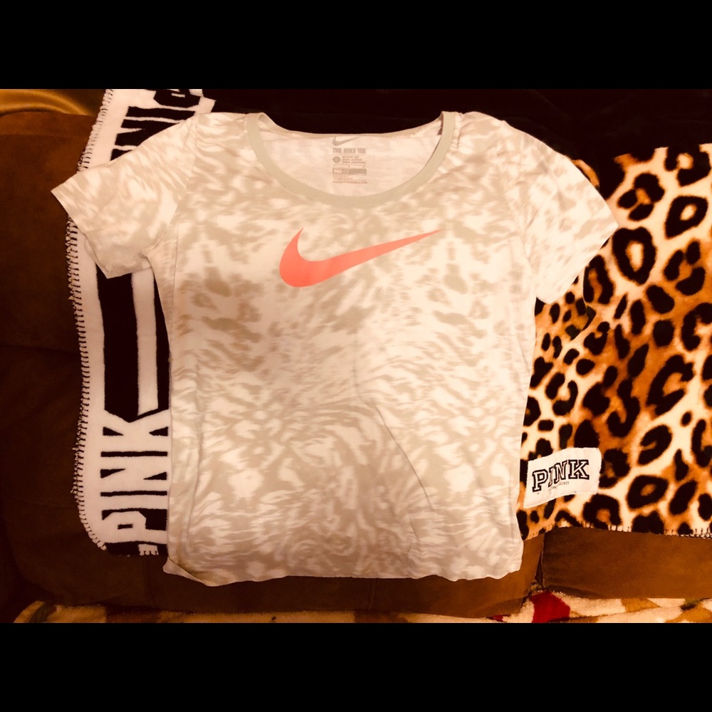 2 Nike’s shirts for $18